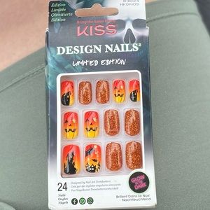Kiss Halloween Nails 2Pk Glow in Dark Set